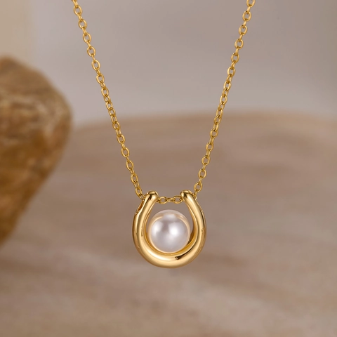 French Minimalist Light Luxury Horseshoe Pendant Necklace For Women Stainless Steel Gold Plated Artificial Pearl Necklace