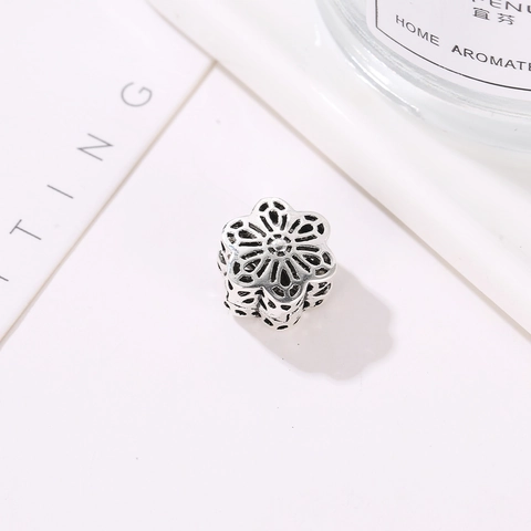 Dije de Flor Hueca de Aleación de Plata Antigua para DIY Creación de Pulseras Hebilla de Posicionamiento Floral Hallazgos de Joyería