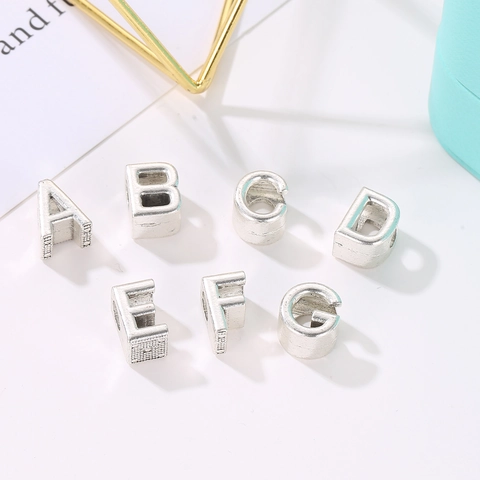 Cuenta de Alfabeto de Aleación Minimalista Letra Inglesa Accesorios de Joyería DIY para Pulseras Collares Color Plata Pulido