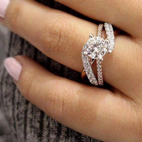 Elegant Rose Gold Alloy Rhinestone Ring For Women Fashion Round Crystal Twisted Band Engagement Wedding Jewelry