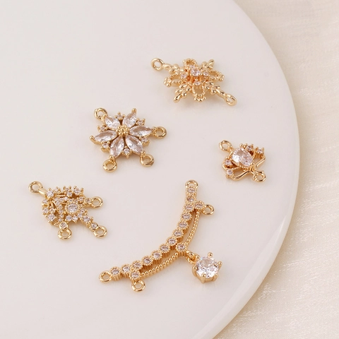 Ciondolo Acchiappasogni in Rame Zirconia Vintage Connettore per Gioielli DIY Oro Placcato Neve Fiore Corona Charm