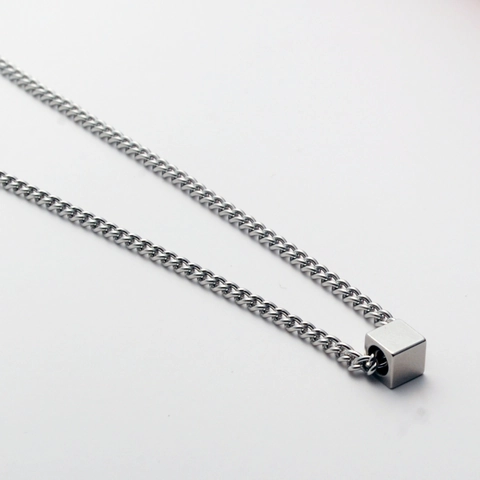 Minimalistische Edelstahl Würfel Anhänger Halskette Für Herren Damen Unisex Geometrische Polierte Kette Modeschmuck Geschenk