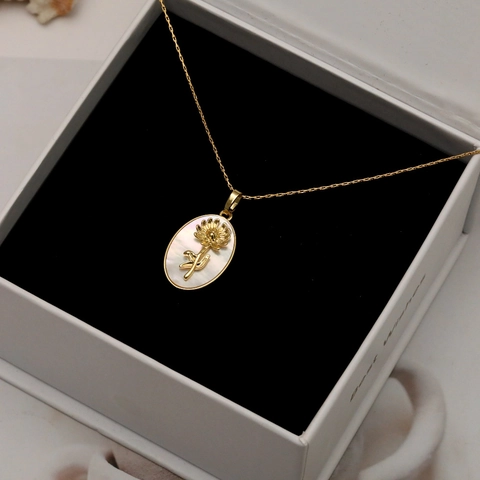 Collier 12 Fleurs de Naissance en Cuivre Plaqué Or Vintage Incrustation Coquille Naturelle Pendentif Ovale Bijoux Cadeau Femme