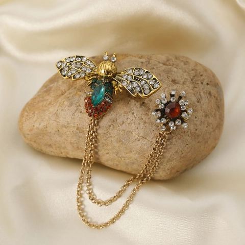 Vintage Royal Stil Biene Brosche Pin Set Für Damen Smaragd Strass Eingelegt Doppelkette Revers Pin Antik Gold Schmuck