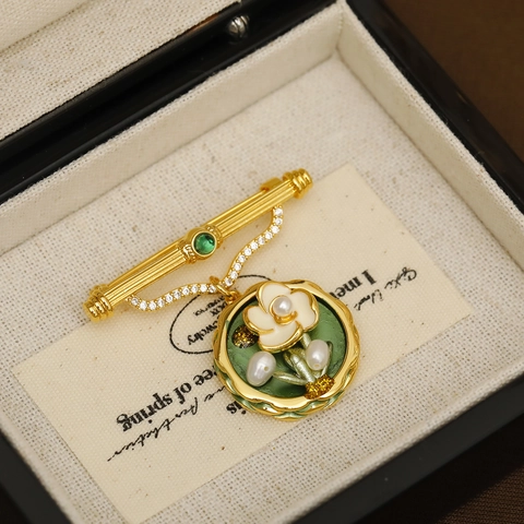 Spilla Vintage in Rame Placcato Oro 18K Con Perla d'Acqua Dolce Zircone Fiore in Smalto Bianco Stile Corte Reale Gioielli Donna