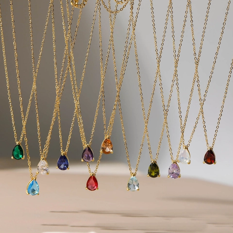 Collier Pendentif Pierre de Naissance en Zirconia Taille Poire Cuivre Plaqué Or 18K pour Femme Bijoux Goutte d'Eau Élégants Cadeau d'Anniversaire