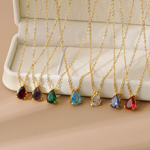 Collier Pendentif Pierre de Naissance en Zirconia Taille Poire Cuivre Plaqué Or 18K pour Femme Bijoux Goutte d'Eau Élégants Cadeau d'Anniversaire