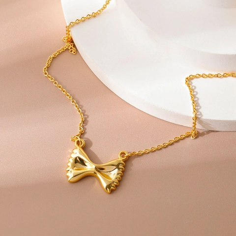Minimalistische Koperen 18K Vergulde Strik Hanger Ketting Voor Vrouwen Elegante Gegolfde Rand Farfalle Pasta Stijl Sleutelbeenketing