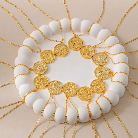 Collana con Pendente a Fiore del Mese di Nascita in Rame Placcato Oro 18K per Donna Gioielli con Catena a Clavicola in Zirconia a Rilievo con Moneta Rotonda Vintage