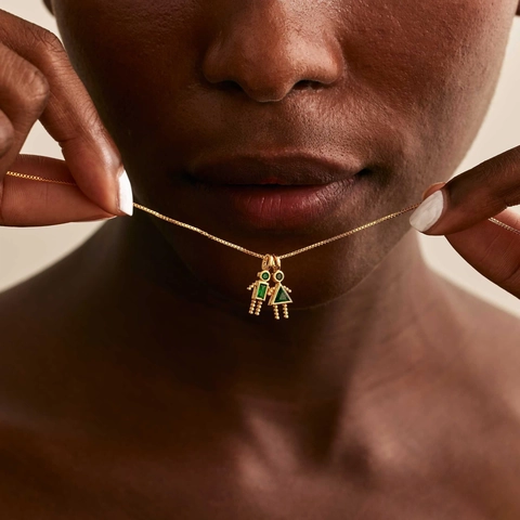 Collier Pendentif Figure de Garçon et Fille en Cuivre Plaqué Or Zirconium Style Pierre de Naissance Coloré Géométrique Bijoux pour Femmes Enfants Cadeau