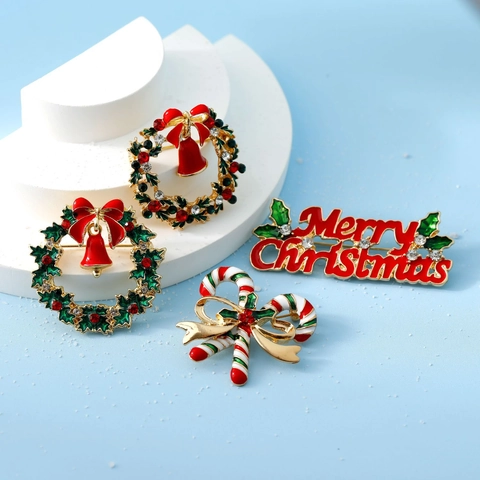 Festive Christmas Brooch Alloy Enamel Wreath Candy Cane Merry Christmas Pin Rhinestone Holiday Jewelry Accessory Women Gift