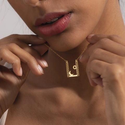 Collar de Pendiente de Sol y Luna de Acero Inoxidable Vintage con Patrón de Llave Griega Joyería Celestial Geométrica Para Hombre Mujer