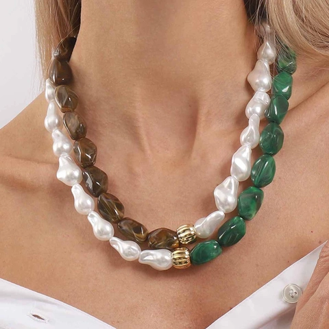 Collier en Imitation de Künstliche Perle Baroque Vintage Français pour Femme Élégante Chaîne de Clavicule en Résine Colorée Irrégulière Motif Marbre Bijoux en Künstliche Perles d'Alliage d'Or