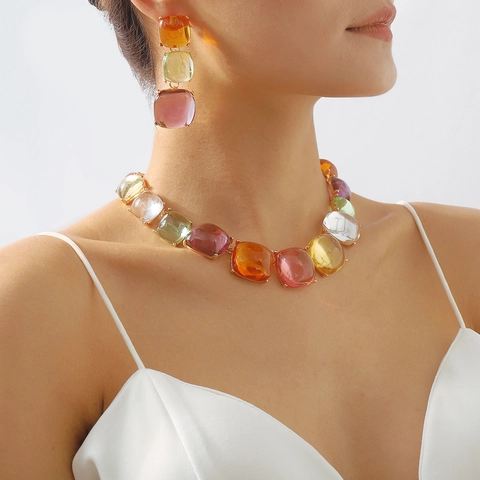 Parure de Bijoux Géométriques en Résine Acrylique Bohème Pour Femmes Collier et Boucles d'Oreilles Imposants en Pierre Carrée Plaqué Or