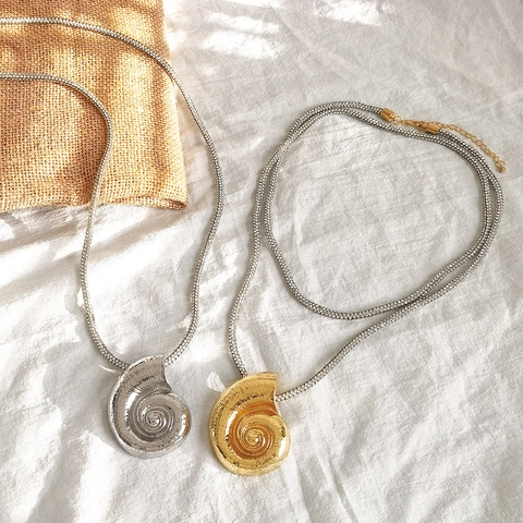Alloy Conch Pendant Necklace For Women Exaggerated Layered Rhinestone Chain Sea Snail Shell Fashion Jewelry Accessories