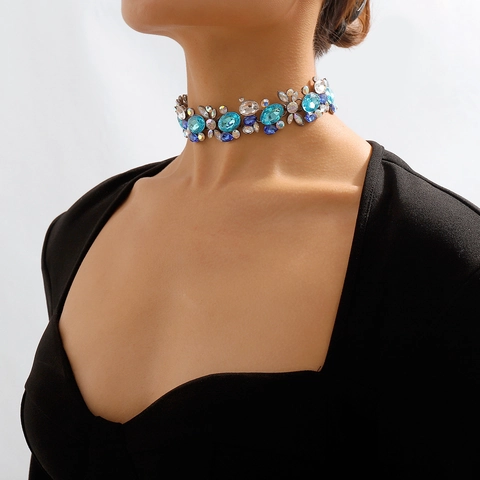 Vintage Palace Style Alloy Rhinestone Choker Necklace Exaggerated Cluster Gemstone Statement Necklace For Women Banquet Party