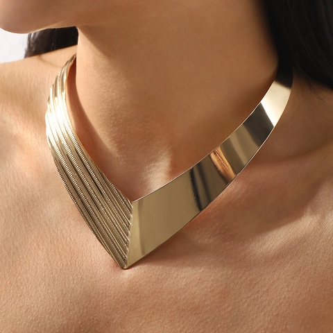 Vintage Ethnic Gold Metal Carved Choker Necklace For Women Bohemian Geometric Texture V-Shape Collar Wide Clavicle Chain Jewelry