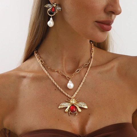 Juego de Joyas de Abeja Vintage Resina Roja Aleación Bañada en Oro Plata Pendientes Largos Collar de Capas Perla Artificial Mujer