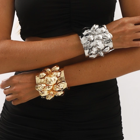 Brazalete de Puño de Apertura Ancha con Flor de Metal Exagerada Vintage para Mujer Joyería de Moda Decoración de Mano de Aleación
