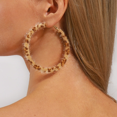 Vintage Leopard Print Faux Fur Hoop Earrings For Women Alloy Geometric Large Round Circle Earrings Autumn Winter Fashion Jewelry
