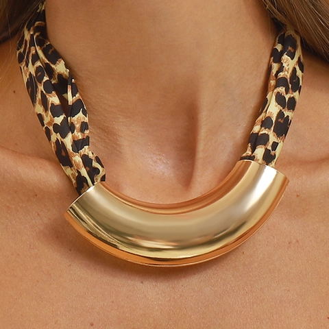 Collier Ras du Cou Bohème Imprimé Léopard Cachemire Tissu avec Tube Métallique Doré pour Femmes Bijoux Géométriques Vintage