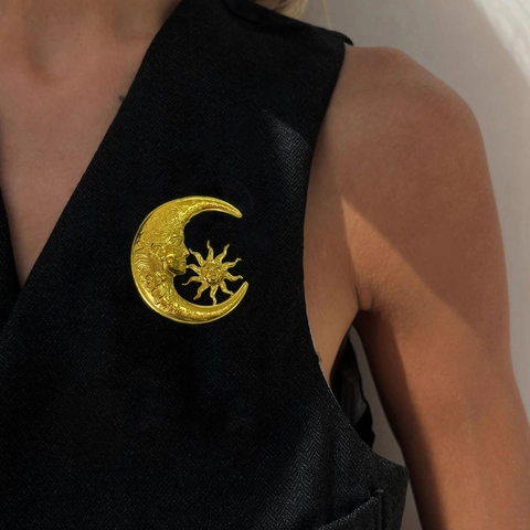 Vintage Spilla Sole e Luna in Acciaio Inossidabile Design Celeste Personificato Accessorio per Abito Galvanizzato Gioielli Donna