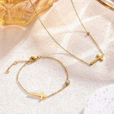 Collier En Acier Inoxydable Avec Croix Et Zircon Étincelant Pendentif Minimaliste Plaqué Or Élégant Pour Femme