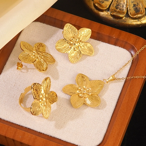 French Vintage Stainless Steel Flower Jewelry Set Gold Plated Floral Pendant Necklace Earrings Ring For Women Jewelry