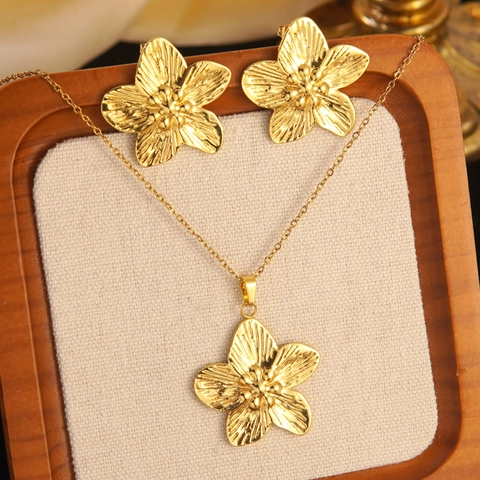 Ensemble de Bijoux Vintage en Acier Inoxydable pour Femmes Plaqué Or Coeur Noeud Fleur Étoile de Mer Collier Pendentif et Boucles d'Oreilles Clous Cadeau de Mode