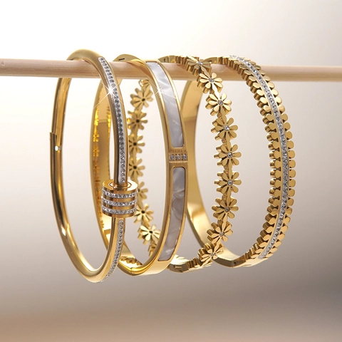Bracelet Jonc de Luxe en Acier Inoxydable pour Femme Plaqué Or 18K Incrusté de Strass Motif Marguerite Bijoux Cadeau