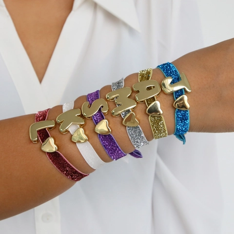 Pulsera Elástica con Purpurina de Moda para Mujer con Dijes de Corazón e Inicial de Latón Joyería de Regalo Personalizada