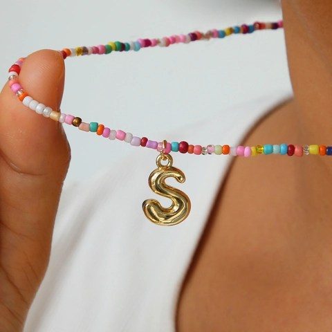 Collana con Pendente a Cuore e Lettera in Rame Placcato Oro 18K Perline di Vetro Colorate Gioielli Bohemian Y2K per Donna Regalo Estivo