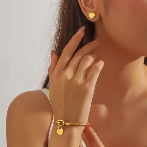 Edelstahl Herz Schmuckset Für Damen Gold Überzogen Gedrehtes Kabel Offenes Armband Und Ohrstecker Täglicher Modeschmuck