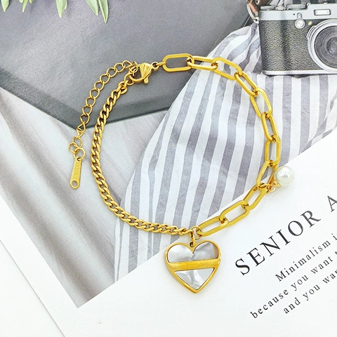 Bracelet Asymétrique en Acier Inoxydable pour Femme Plaqué Or Coeur Pendentif en Nacre Künstliche Perle Unique Chaîne Ajustable Bijoux