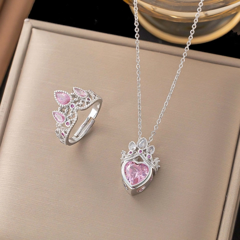Parure de Bijoux Collier Pendentif Cœur Couronne en Acier Titane Strass Rose Et Bague Réglable Ouverte Pour Femme Quotidien