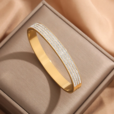 Luxueux Jonc en Acier Inoxydable Quatre Rangées Micro Pavé de Strass pour Femme Boucle Non Décolorante Bijoux de Mode Cadeau de Fête