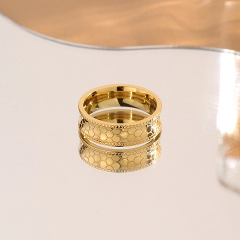 Bague en Acier Titane Texture Écailles de Dragon et Nid d'Abeille Plaqué Or 18K Anneau Large Mode pour Femme