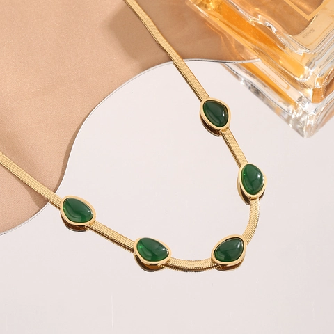 Collier Vintage en Acier Inoxydable Strass Vert Émeraude pour Femmes Chaîne Serpent Plate Plaquée Or Bijoux Cadeau