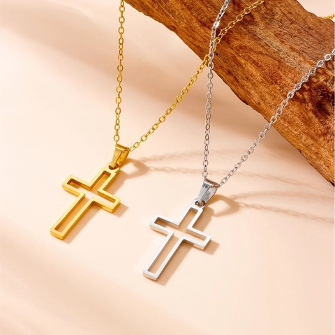 Collier Pendentif Croix Ajourée en Acier Inoxydable Minimaliste pour Femme Chaîne de Clavicule Polie Bijoux de Mode Cadeau