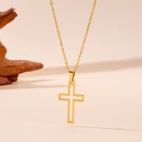 Collier Pendentif Croix Ajourée en Acier Inoxydable Minimaliste pour Femme Chaîne de Clavicule Polie Bijoux de Mode Cadeau