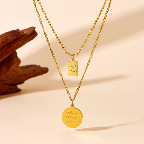 Damen Doppellagige Titanstahl Anhänger Halskette Good Luck Buchstaben Graviert Quadratisch Rund Charms Vergoldeter Schmuck