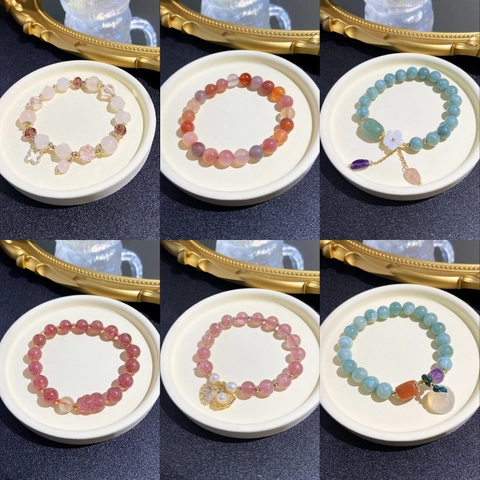 Natural Stone Beaded Bracelet Strawberry Crystal Cinnabar Agate With Clover Flower Charm Fashion Women Light Luxury Jewelry Gift