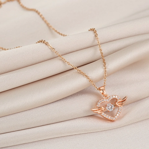 Collana con Ciondolo a Cuore Danzante in Acciaio al Titanio Ali di Angelo Catena a Clavicola Girocollo di Lusso con Strass Regalo Donna