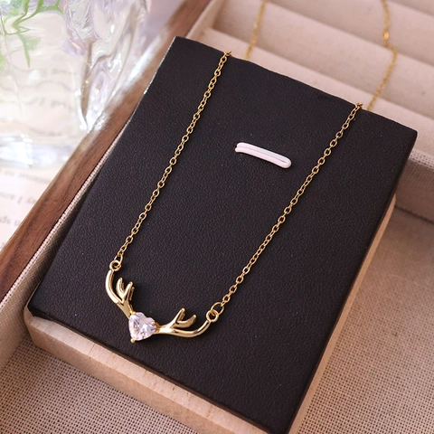Collar de Colgante de Corazón con Astas de Ciervo para Mujer Acero de Titanio Cobre Incrustado de Circonia Joyería Regalo