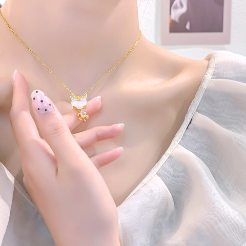 Collana con Pendente a Forma di Tigre in Oro e Acciaio al Titanio Con Opale Bianco e Zirconia per Donna Stile Giapponese Coreano