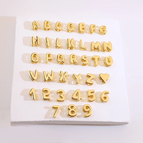 Copper 18K Gold Plated 26 Letters Numbers Heart Pendant Beads For DIY Necklace Making Stainless Steel Chain Jewelry Charms