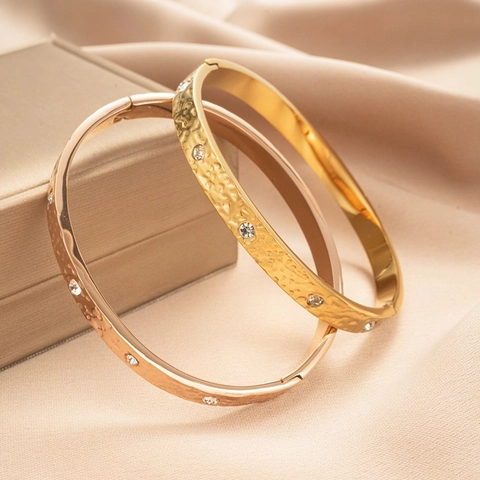 Luxus Edelstahl Gehämmerter Armreif Für Damen Strass Eingelegt Unregelmäßige Textur Gold Silber Roségold Modeschmuck