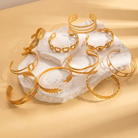 Minimalistischer Edelstahl Gold Unregelmäßiger Offener Armreif Für Damen Luxus Geometrische Kette Schlange Blatt Gehämmerter Modeschmuck