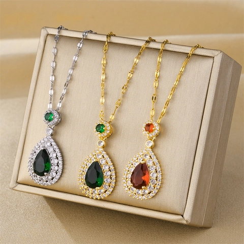 Collana in Acciaio al Titanio di Lusso Leggero Pendente a Goccia d'Acqua in Zirconia Verde Rosso per Gioielli da Donna