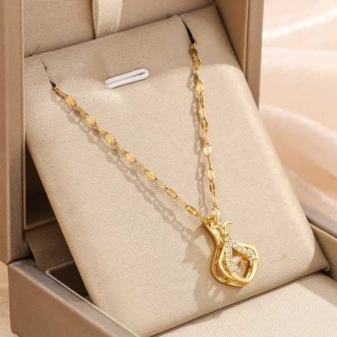 Elegante Collana con Ciondolo in Rame Placcato Oro e Acciaio al Titanio con Strass Sacchetto Geometrico a Goccia d'Acqua Catena a Maglie Collane da Donna Gioielli di Lusso Regalo